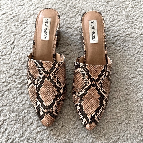 Steve Madden Shoes - Womens Steve Madden snake skin heel